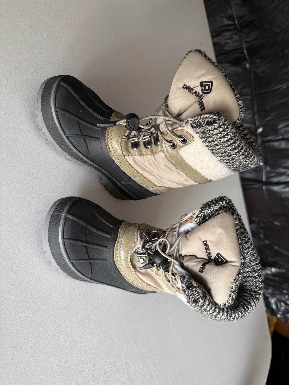 Kids size 9 snow boots